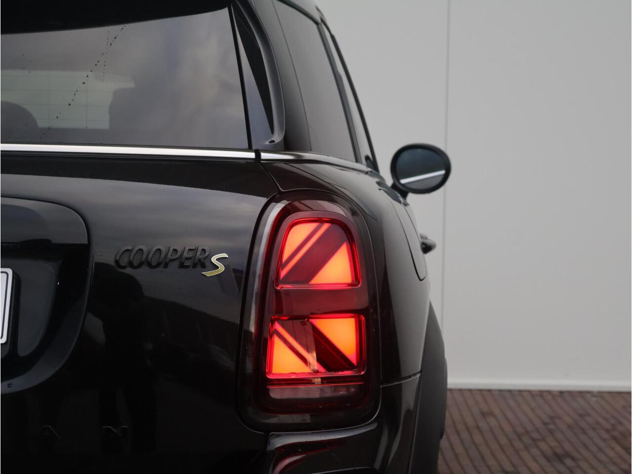Mini COUNTRYMAN Mini 2.0 Cooper S E ALL4 John Cooper Works Achteruitrijcamera/ Panoramadak/ Comfortstoelen/ Stoelverwarming/ Harman-Kardon/ Head-Up