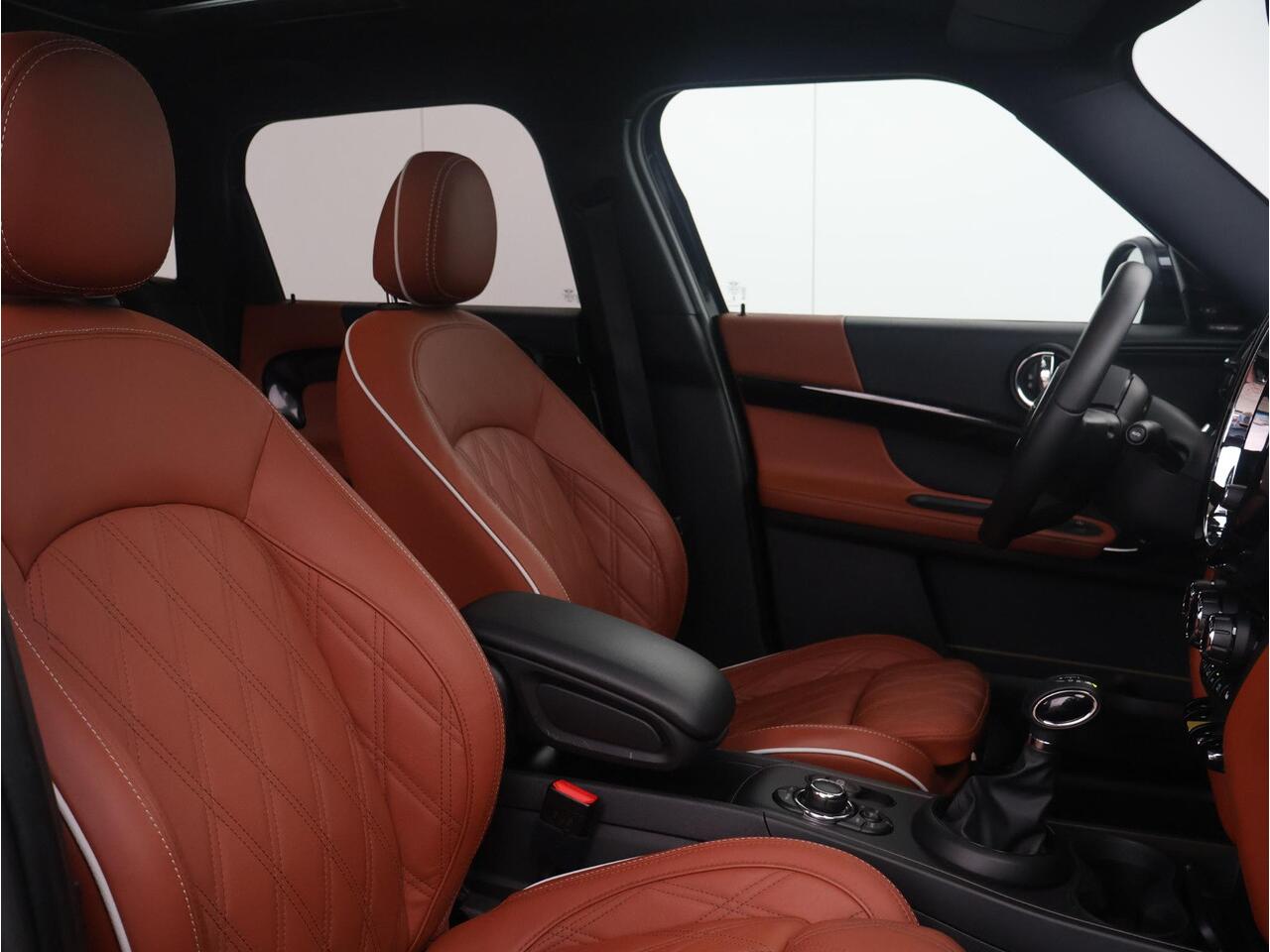 Mini COUNTRYMAN Mini 2.0 Cooper S E ALL4 John Cooper Works Achteruitrijcamera/ Panoramadak/ Comfortstoelen/ Stoelverwarming/ Harman-Kardon/ Head-Up