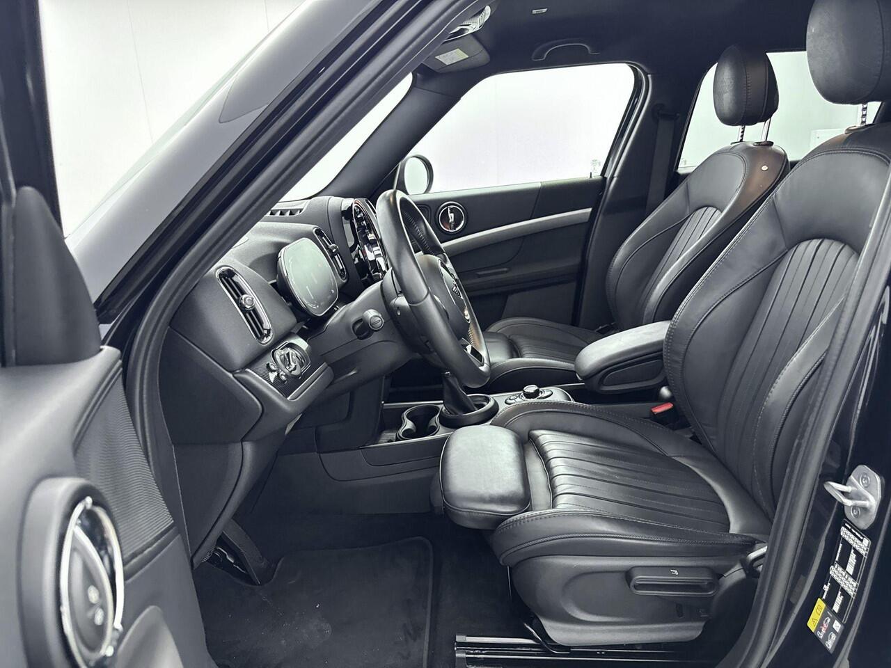 Mini COUNTRYMAN Mini 2.0 Cooper S E ALL4 220PK | Head-up display | Achteruitrijcamera | Stoelverwarming | Leder | Navigatie | Keyless | Afneembare Trekhaak