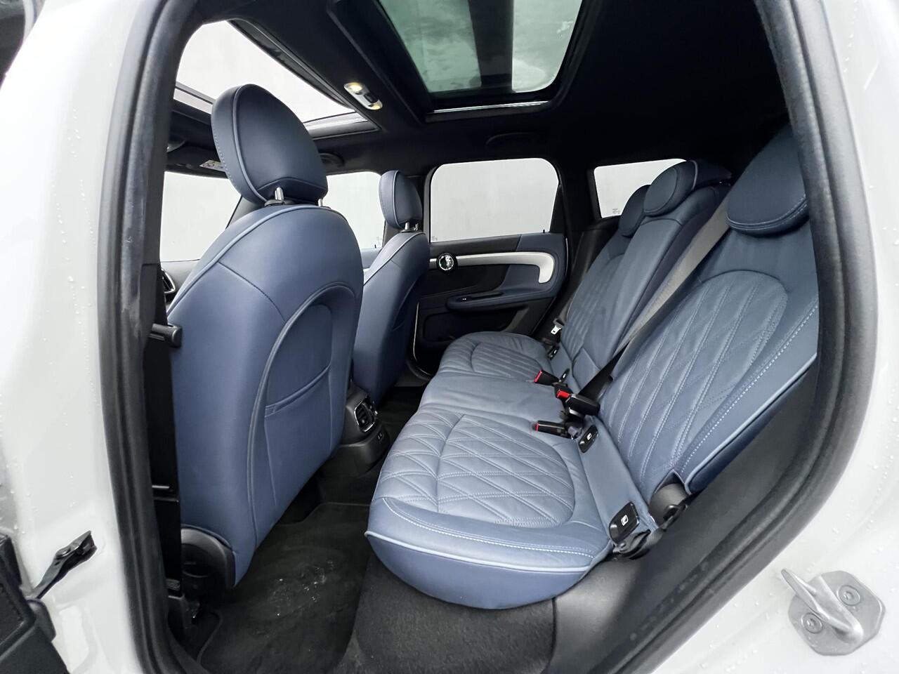 Mini COUNTRYMAN 1.5 Cooper S E ALL4 PHEV MINI Yours Automaat / Dealer onderhouden / Leder / Schuifdak / Elektrische stoelen / Harman Kardon / Adaptieve CC / HUD / Achteruitrijcamera / Parkeer assistent / Apple Carplay Android /