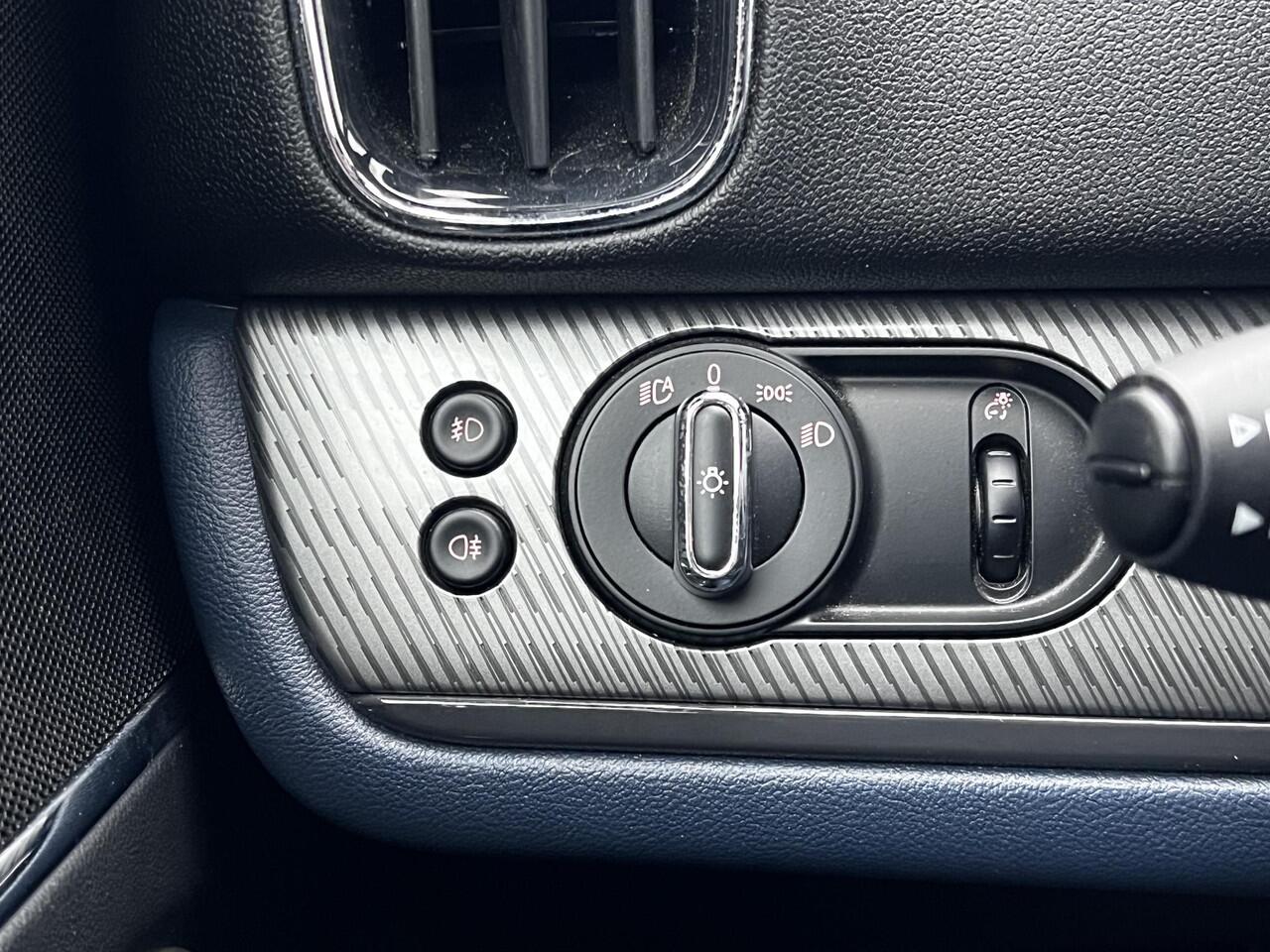 Mini COUNTRYMAN 1.5 Cooper S E ALL4 PHEV MINI Yours Automaat / Dealer onderhouden / Leder / Schuifdak / Elektrische stoelen / Harman Kardon / Adaptieve CC / HUD / Achteruitrijcamera / Parkeer assistent / Apple Carplay Android /