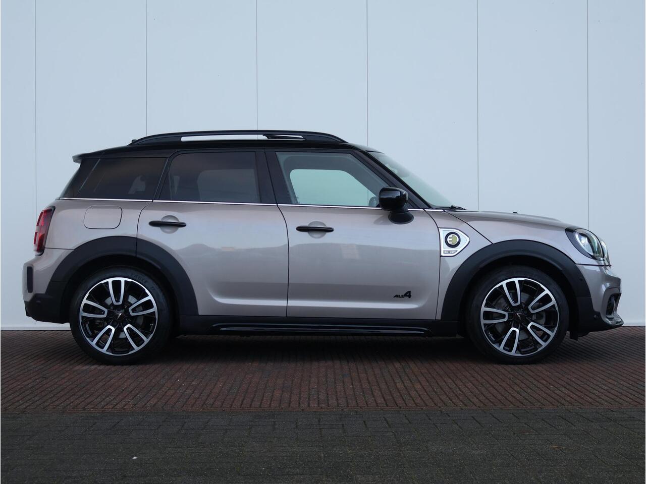 Mini COUNTRYMAN Mini 1.5 Cooper S E ALL4 John Cooper Works | Head Up | Panoramadak | Elektr. Stoelen | Stoelverwarming | Camera