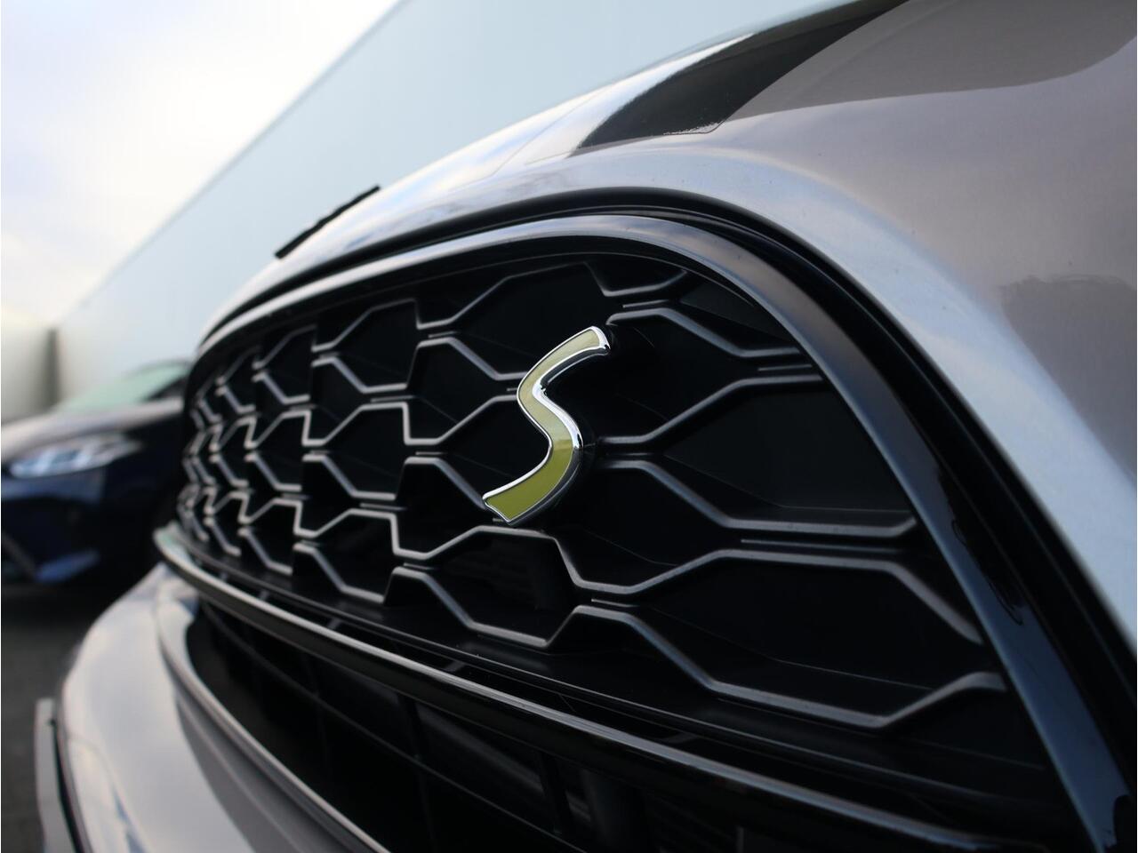 Mini COUNTRYMAN Mini 1.5 Cooper S E ALL4 John Cooper Works | Head Up | Panoramadak | Elektr. Stoelen | Stoelverwarming | Camera