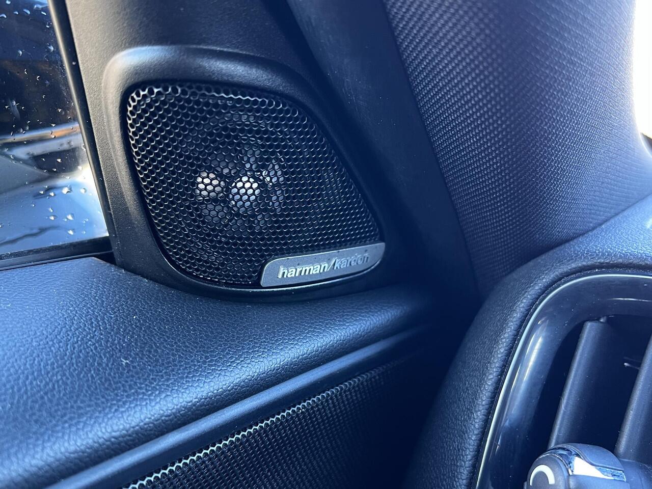 Mini COUNTRYMAN 1.5 Cooper S E ALL4 Untamed Edition PHEV 220 pk / Dealer onderhouden / Leder / Schuifdak / Elektrische stoelen & klep / Harman Kardon / Adaptieve CC / HUD / Achteruitrijcamera / Parkeer assistent / Apple Carplay Android / 18" LM wielen /