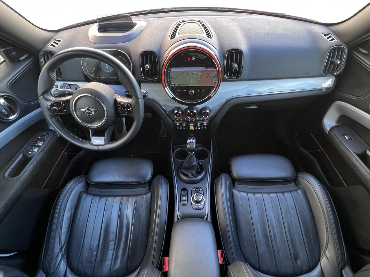 Mini COUNTRYMAN 1.5 Cooper S E ALL4 Untamed Edition PHEV 220 pk / Dealer onderhouden / Leder / Schuifdak / Elektrische stoelen & klep / Harman Kardon / Adaptieve CC / HUD / Achteruitrijcamera / Parkeer assistent / Apple Carplay Android / 18" LM wielen /