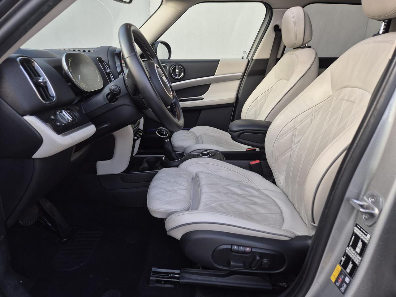 Mini COUNTRYMAN 1.5 Cooper S E ALL4 Yours PHEV / Dealer onderhouden / Leder / Schuifdak / Elektrische stoelen / Harman Kardon / Adaptieve CC / HUD / Achteruitrijcamera / Parkeer assistent / Apple Carplay Android /