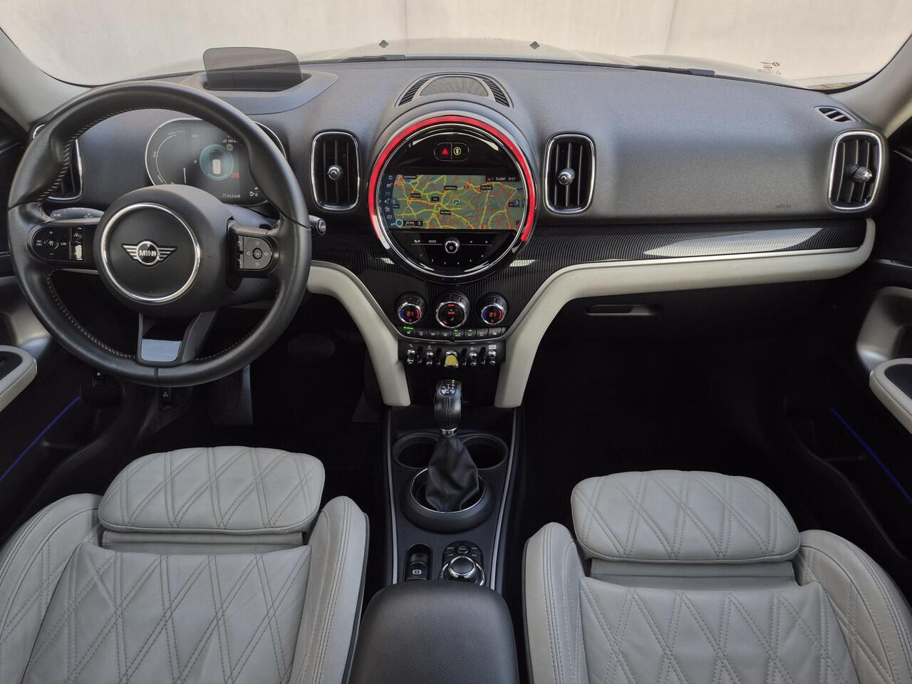 Mini COUNTRYMAN 1.5 Cooper S E ALL4 Yours PHEV / Dealer onderhouden / Leder / Schuifdak / Elektrische stoelen / Harman Kardon / Adaptieve CC / HUD / Achteruitrijcamera / Parkeer assistent / Apple Carplay Android /