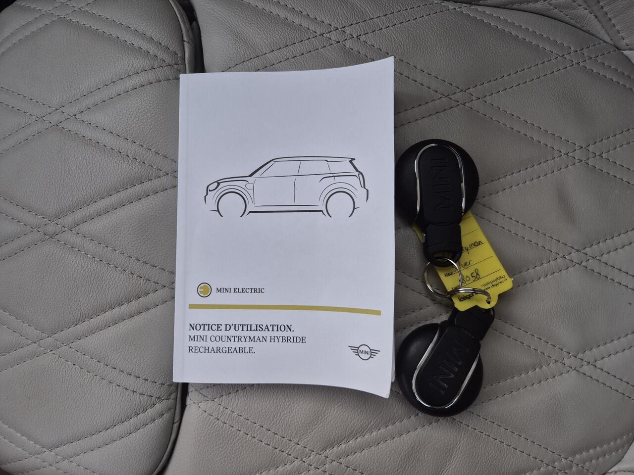 Mini COUNTRYMAN 1.5 Cooper S E ALL4 Yours PHEV / Dealer onderhouden / Leder / Schuifdak / Elektrische stoelen / Harman Kardon / Adaptieve CC / HUD / Achteruitrijcamera / Parkeer assistent / Apple Carplay Android /