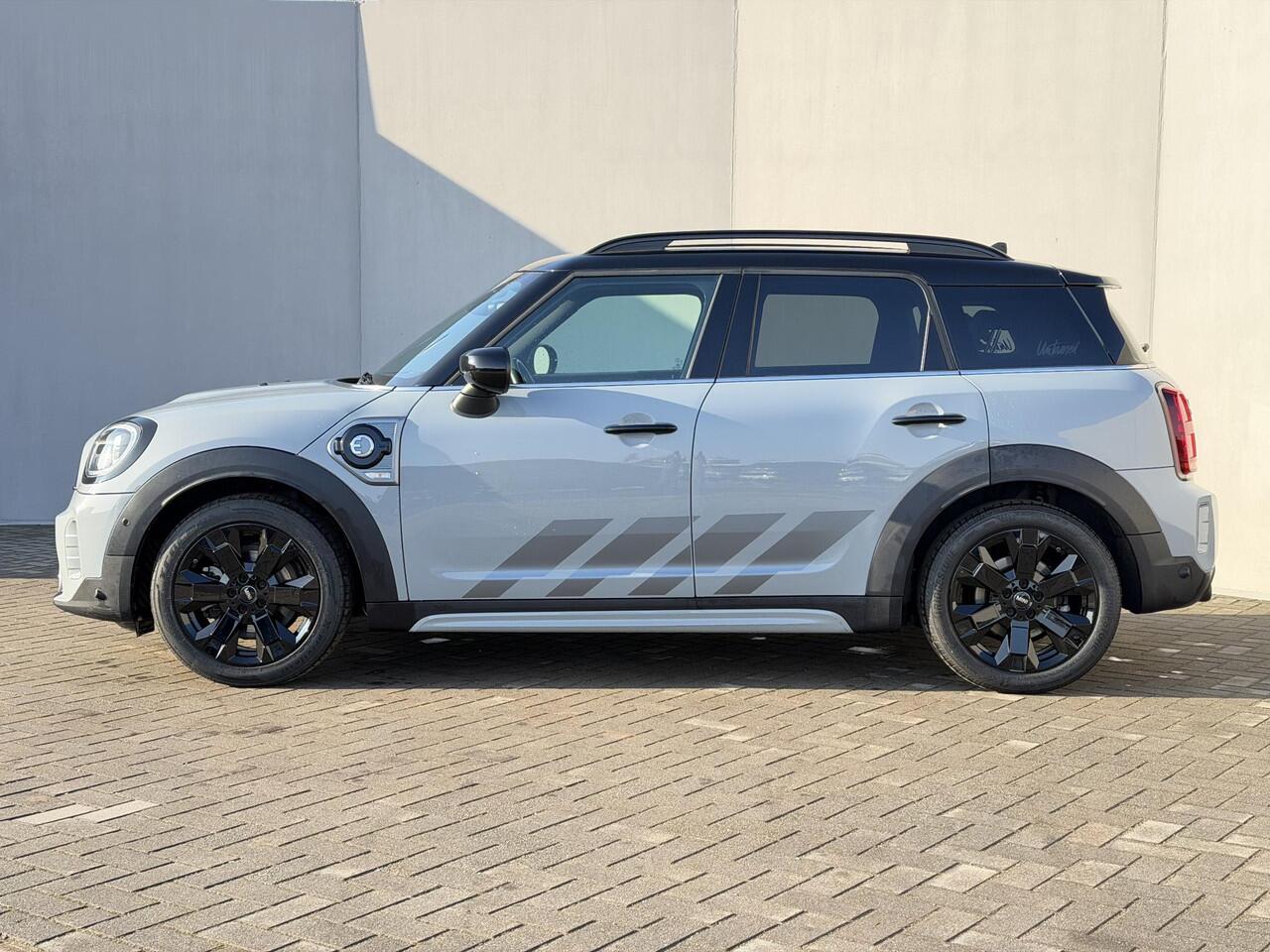 Mini COUNTRYMAN 1.5 Cooper S E ALL4 MINI Yours Automaat / Dealer onderhouden / Leder / Schuifdak / Elektrische stoelen & klep / Harman Kardon / Adaptieve CC / HUD / Achteruitrijcamera / Parkeer assistent / Apple Carplay Android / 19" LM wielen /
