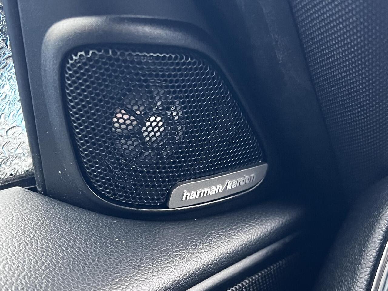 Mini COUNTRYMAN 1.5 Cooper S E ALL4 MINI Yours Automaat / Dealer onderhouden / Leder / Schuifdak / Elektrische stoelen & klep / Harman Kardon / Adaptieve CC / HUD / Achteruitrijcamera / Parkeer assistent / Apple Carplay Android / 19" LM wielen /