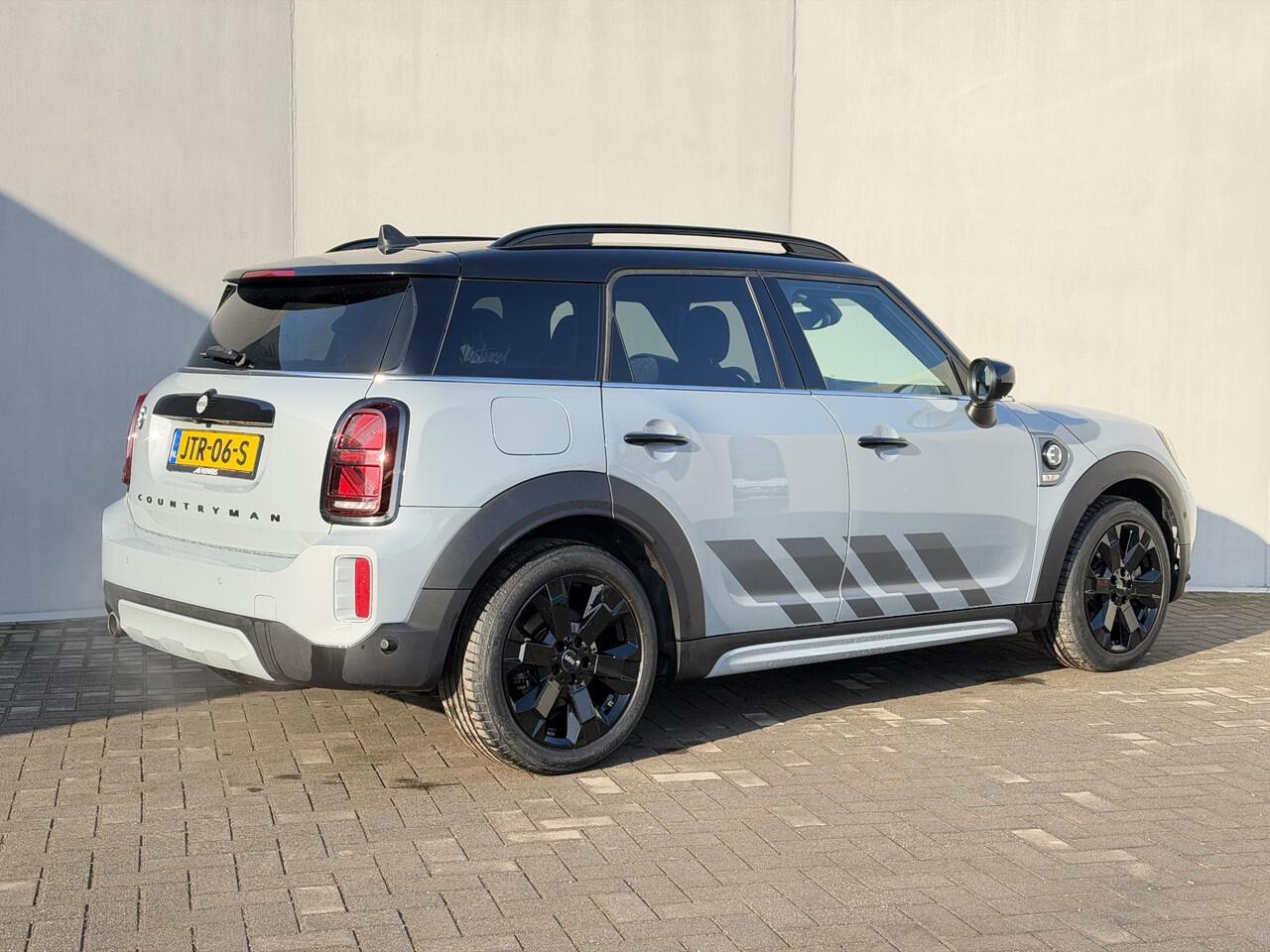 Mini COUNTRYMAN 1.5 Cooper S E ALL4 MINI Yours Automaat / Dealer onderhouden / Leder / Schuifdak / Elektrische stoelen & klep / Harman Kardon / Adaptieve CC / HUD / Achteruitrijcamera / Parkeer assistent / Apple Carplay Android / 19" LM wielen /