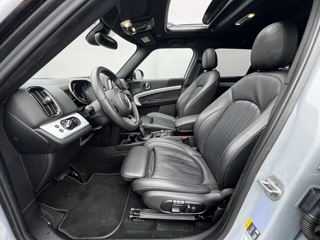 Mini COUNTRYMAN 1.5 Cooper S E ALL4 MINI Yours Automaat / Dealer onderhouden / Leder / Schuifdak / Elektrische stoelen & klep / Harman Kardon / Adaptieve CC / HUD / Achteruitrijcamera / Parkeer assistent / Apple Carplay Android / 19" LM wielen /