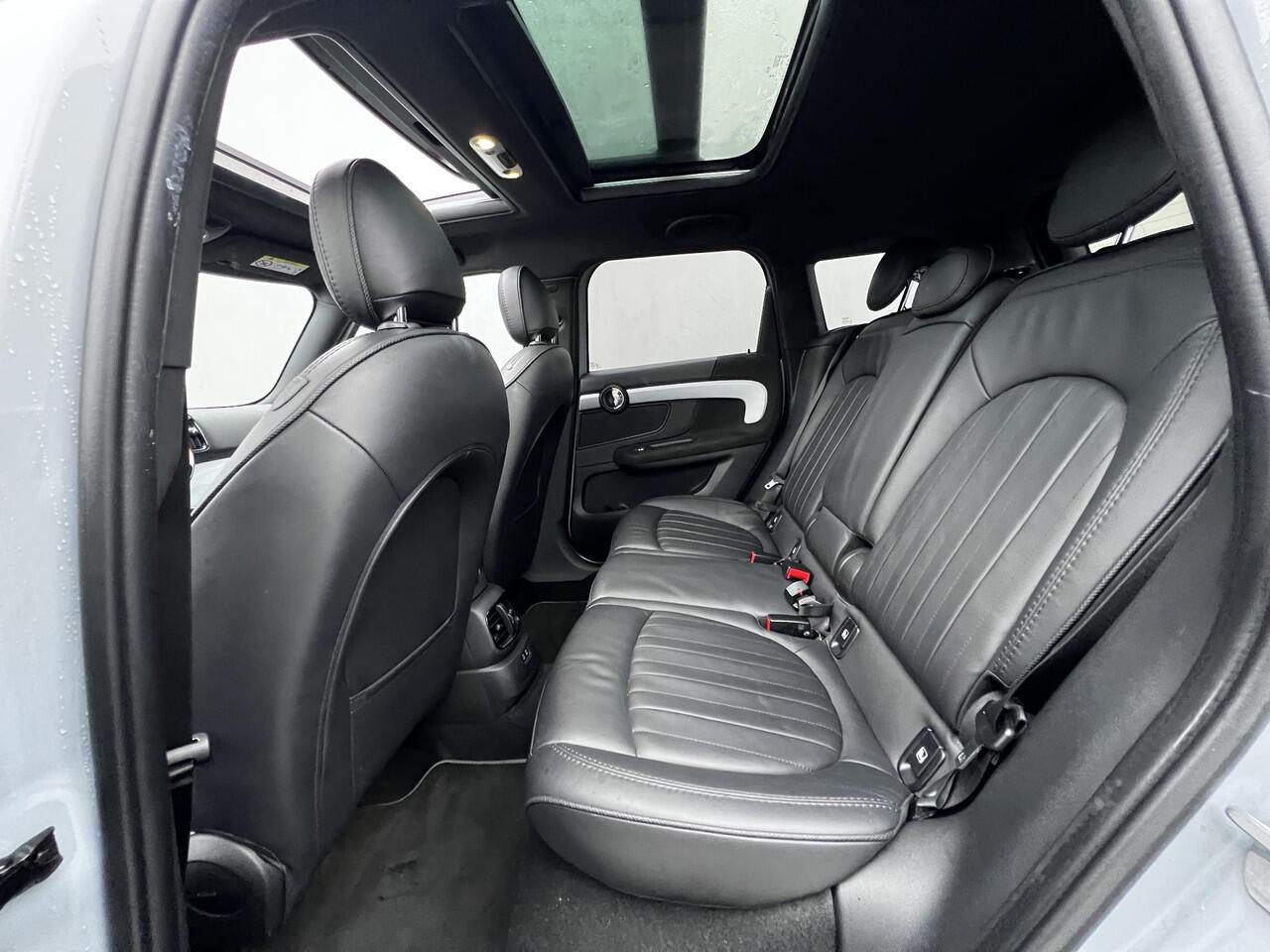 Mini COUNTRYMAN 1.5 Cooper S E ALL4 MINI Yours Automaat / Dealer onderhouden / Leder / Schuifdak / Elektrische stoelen & klep / Harman Kardon / Adaptieve CC / HUD / Achteruitrijcamera / Parkeer assistent / Apple Carplay Android / 19" LM wielen /