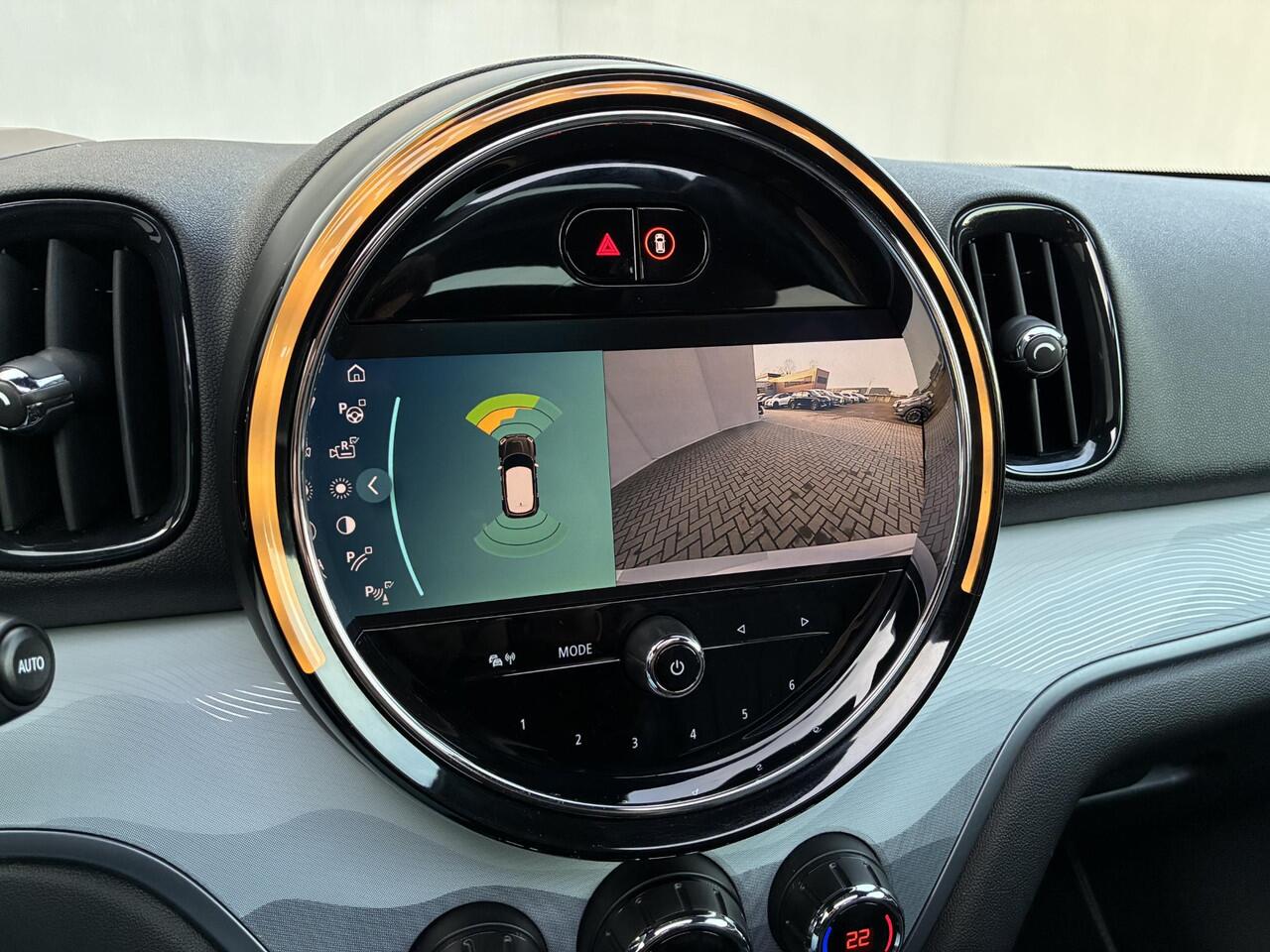 Mini COUNTRYMAN 1.5 Cooper S E ALL4 MINI Yours PHEV / Lederen Bekleding / Schuif-en Kantel Dak / Elektrische Stoelen / Harman Kardon Premium Audio / Elektrische Achterklep / Adaptieve Cruise Control / Head Up Display / Achteruitrijcamera / Apple Carplay & Android Auto / 