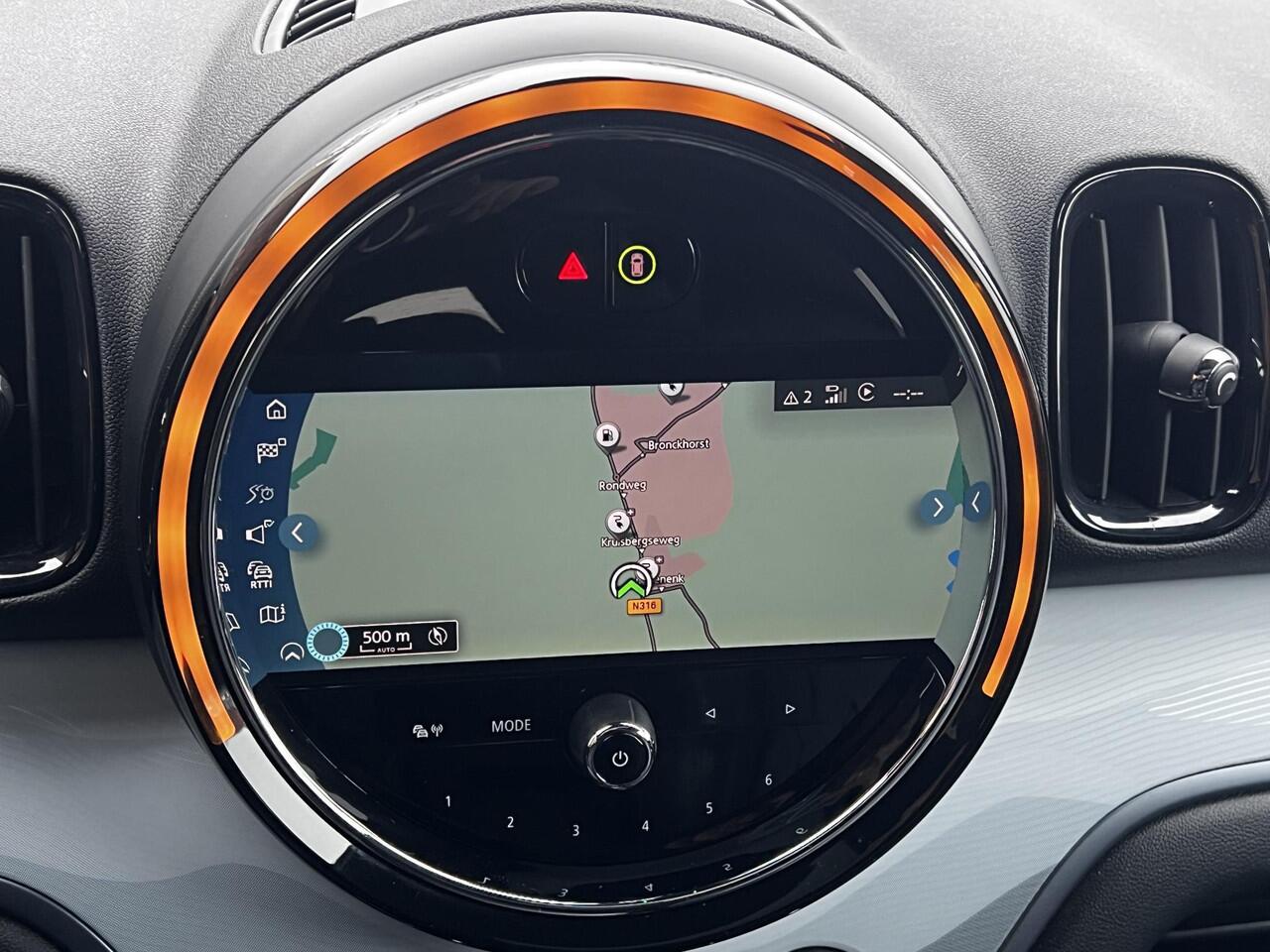 Mini COUNTRYMAN 1.5 Cooper S E ALL4 MINI Yours PHEV / Lederen Bekleding / Schuif-en Kantel Dak / Elektrische Stoelen / Harman Kardon Premium Audio / Elektrische Achterklep / Adaptieve Cruise Control / Head Up Display / Achteruitrijcamera / Apple Carplay & Android Auto / 