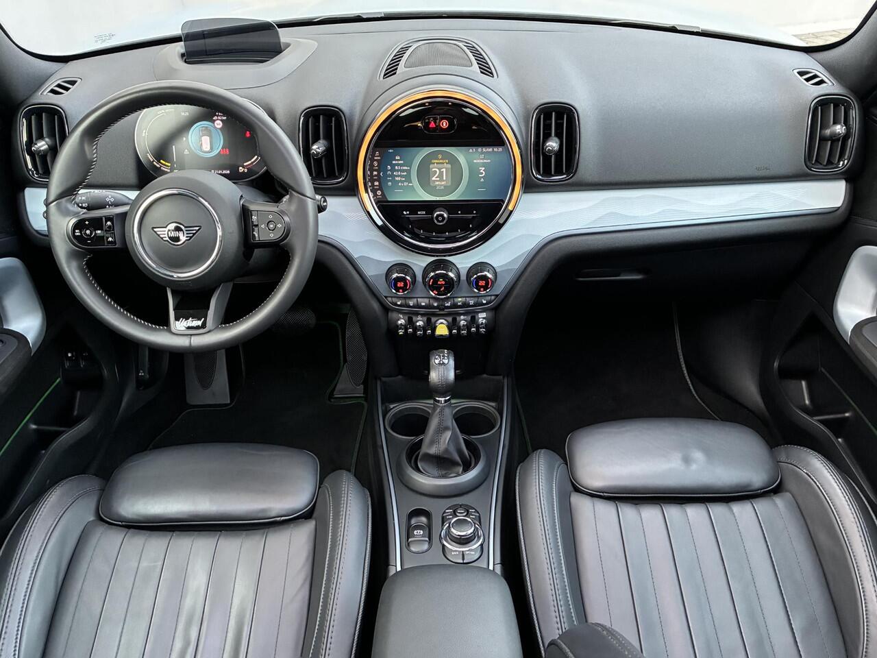 Mini COUNTRYMAN 1.5 Cooper S E ALL4 MINI Yours PHEV / Lederen Bekleding / Schuif-en Kantel Dak / Elektrische Stoelen / Harman Kardon Premium Audio / Elektrische Achterklep / Adaptieve Cruise Control / Head Up Display / Achteruitrijcamera / Apple Carplay & Android Auto / 