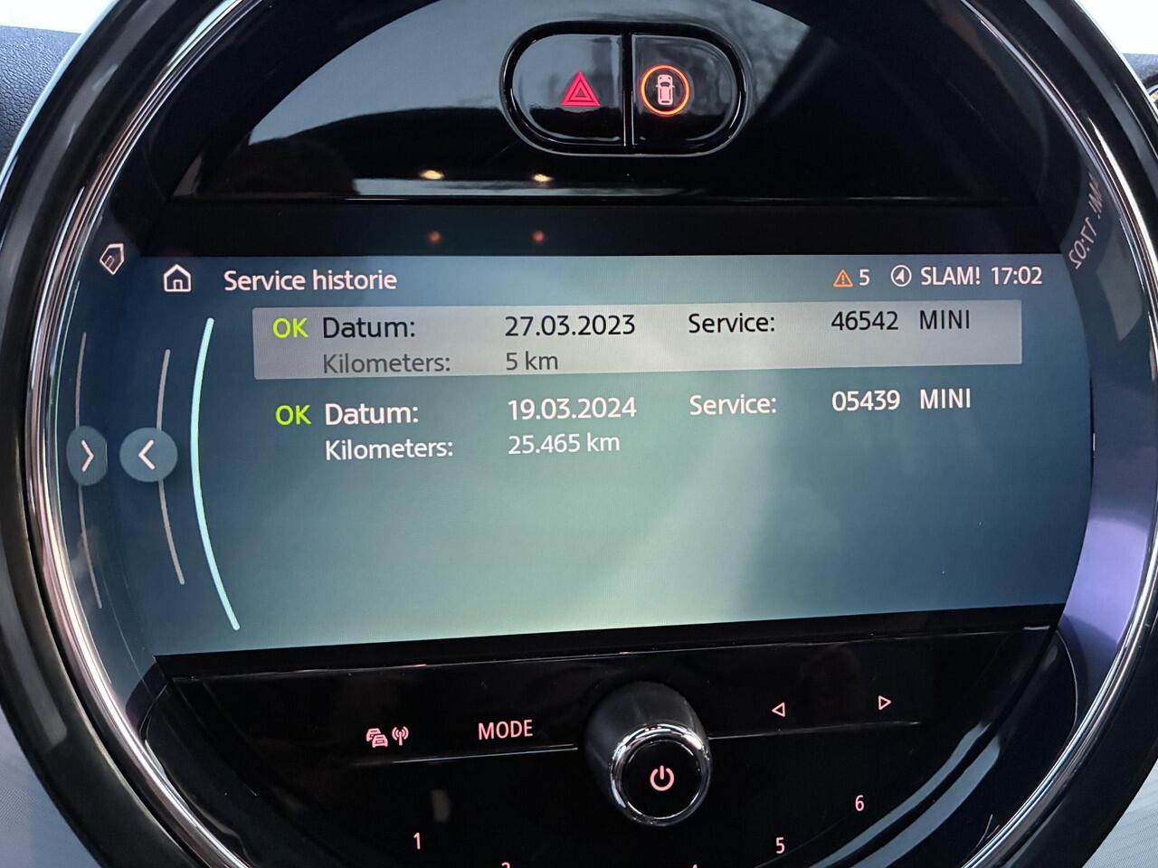 Mini COUNTRYMAN 1.5 Cooper S E ALL4 MINI Yours PHEV / Lederen Bekleding / Schuif-en Kantel Dak / Elektrische Stoelen / Harman Kardon Premium Audio / Elektrische Achterklep / Adaptieve Cruise Control / Head Up Display / Achteruitrijcamera / Apple Carplay & Android Auto / 