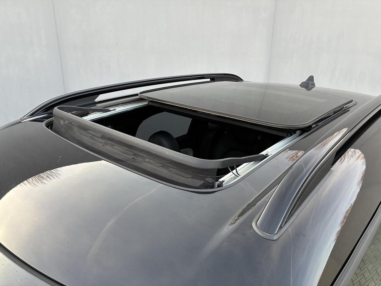 Mini COUNTRYMAN 1.5 Cooper S E ALL4 MINI Yours PHEV / Lederen Bekleding / Schuif-en Kantel Dak / Elektrische Stoelen / Harman Kardon Premium Audio / Elektrische Achterklep / Adaptieve Cruise Control / Head Up Display / Achteruitrijcamera / Apple Carplay & Android Auto / 