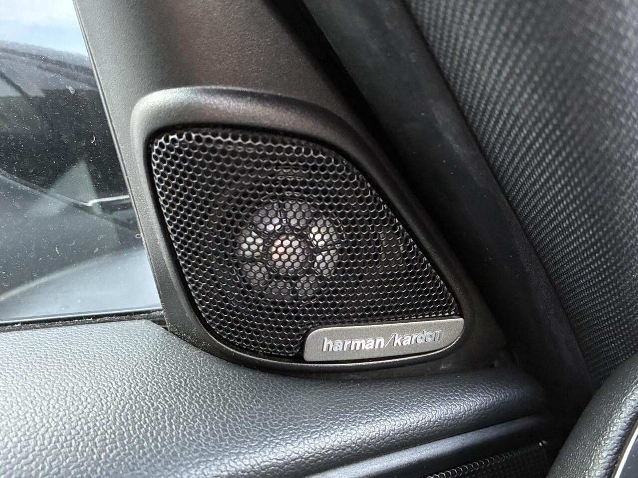 Mini COUNTRYMAN 1.5 Cooper S E ALL4 MINI Yours PHEV / Lederen Bekleding / Schuif-en Kantel Dak / Elektrische Stoelen / Harman Kardon Premium Audio / Elektrische Achterklep / Adaptieve Cruise Control / Head Up Display / Achteruitrijcamera / Apple Carplay & Android Auto / 