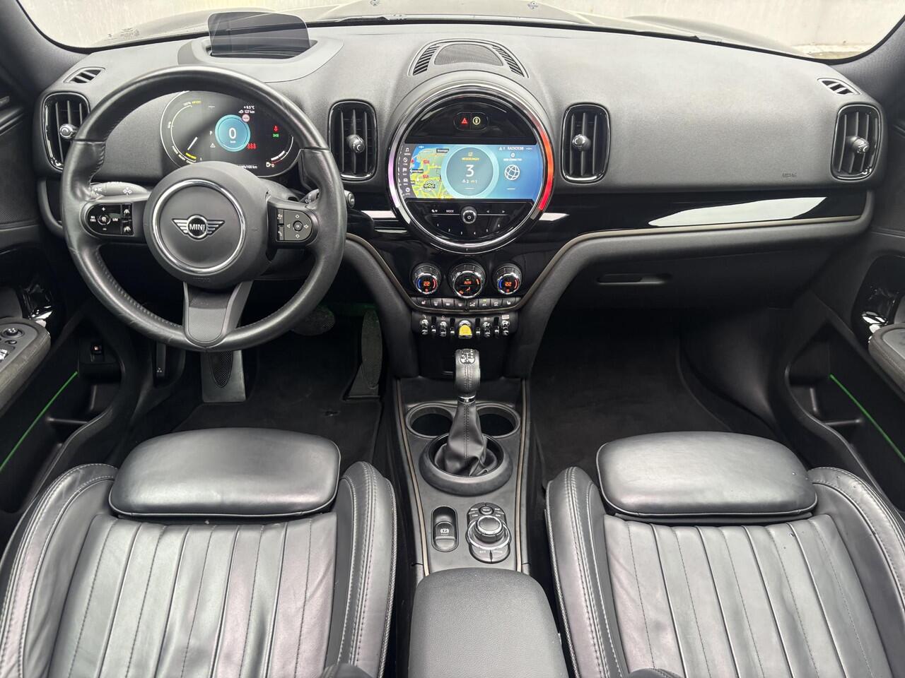 Mini COUNTRYMAN 1.5 Cooper S E ALL4 Yours PHEV / Schuif & Kanteldak / EAER 41 km / Leder / Harman Kardon / 1.500 kg Trekgewicht / Head Up Display / Navigatie / Elektrische stoelen / Adaptieve CC / Apple Carplay & Android / Camera / PDC / Stoel Verwarming /