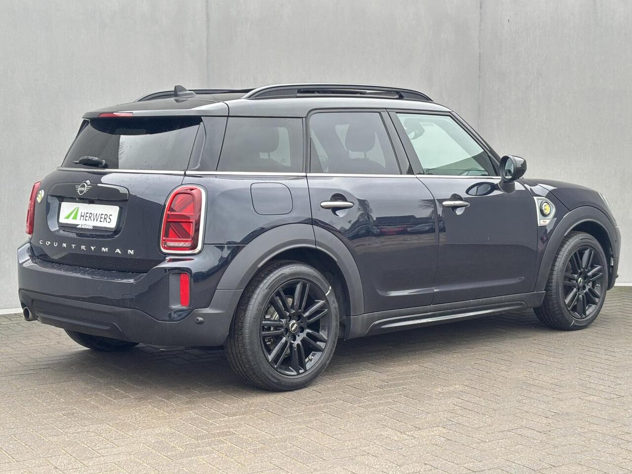 Mini COUNTRYMAN 1.5 Cooper S E ALL4 Yours PHEV / Schuif & Kanteldak / EAER 41 km / Leder / Harman Kardon / 1.500 kg Trekgewicht / Head Up Display / Navigatie / Elektrische stoelen / Adaptieve CC / Apple Carplay & Android / Camera / PDC / Stoel Verwarming /