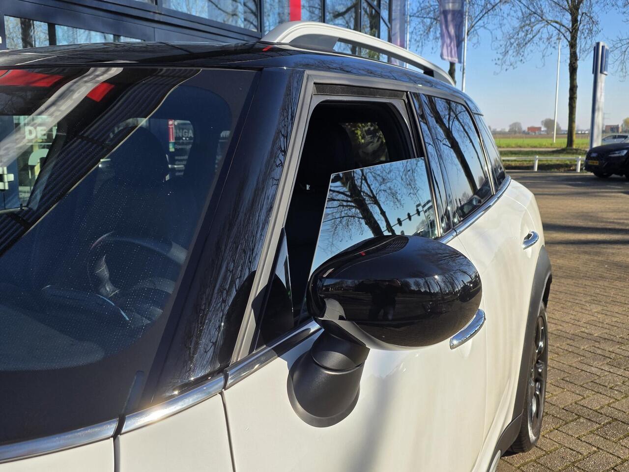 Mini COUNTRYMAN Mini 1.5 Cooper S E ALL4 | SOH 96% | Climate Control | Navigatie | Voorruitverwarming | Leer | Stoelverwarming | Adapt. Cruise Control | Licht metalen velgen