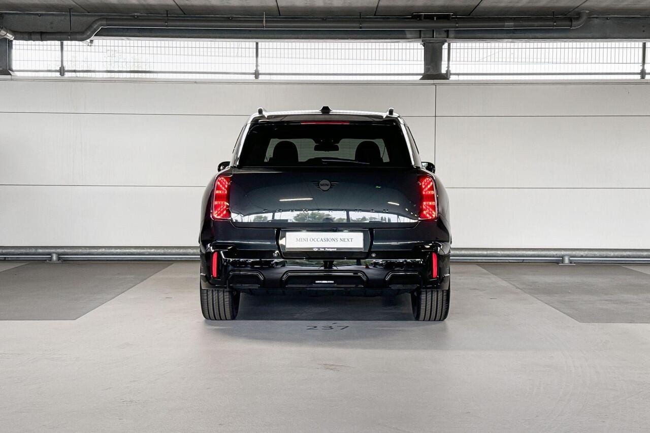 Mini COUNTRYMAN Electric E John Cooper Works S 66.5 kWh MINI Countryman Electric E John Cooper Works 66.5 kWh | Pakket S | Dak en spiegelkappen in Jetblack