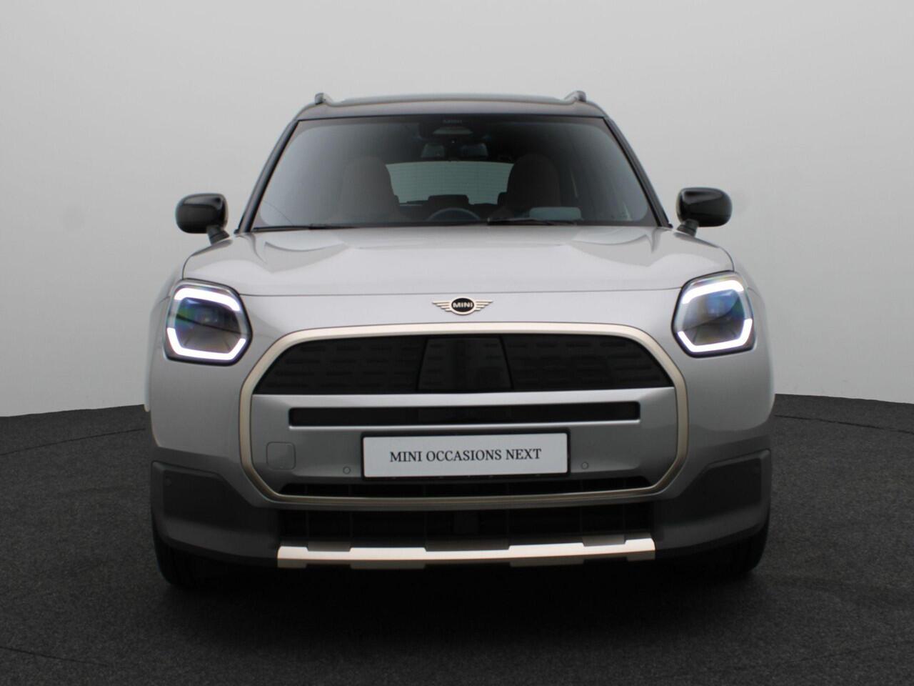 Mini COUNTRYMAN E Favoured + Pakket M + Stuurwielrand Verwarmd + Panoramadak + Driving Assistant + Head-Up Display + 19''