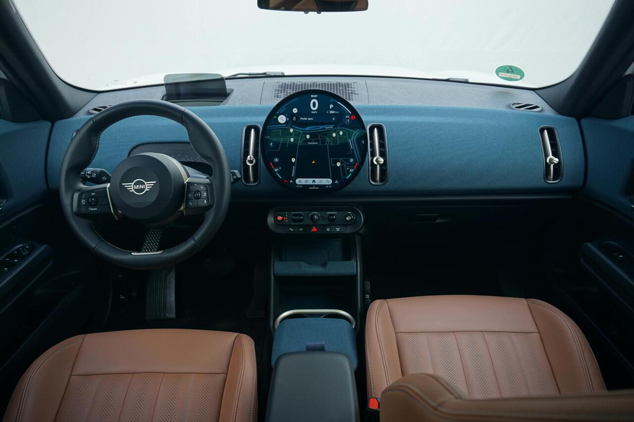 Mini COUNTRYMAN E Favoured Uitvoering | Pano dak / Keyless entry / Head up Display / Leer / Apple carplay