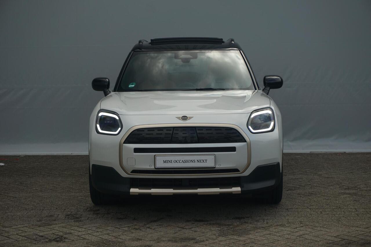 Mini COUNTRYMAN E Favoured Uitvoering | Pano dak / Keyless entry / Head up Display / Leer / Apple carplay
