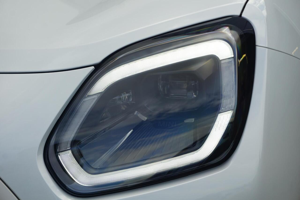 Mini COUNTRYMAN E Favoured Uitvoering | Pano dak / Keyless entry / Head up Display / Leer / Apple carplay