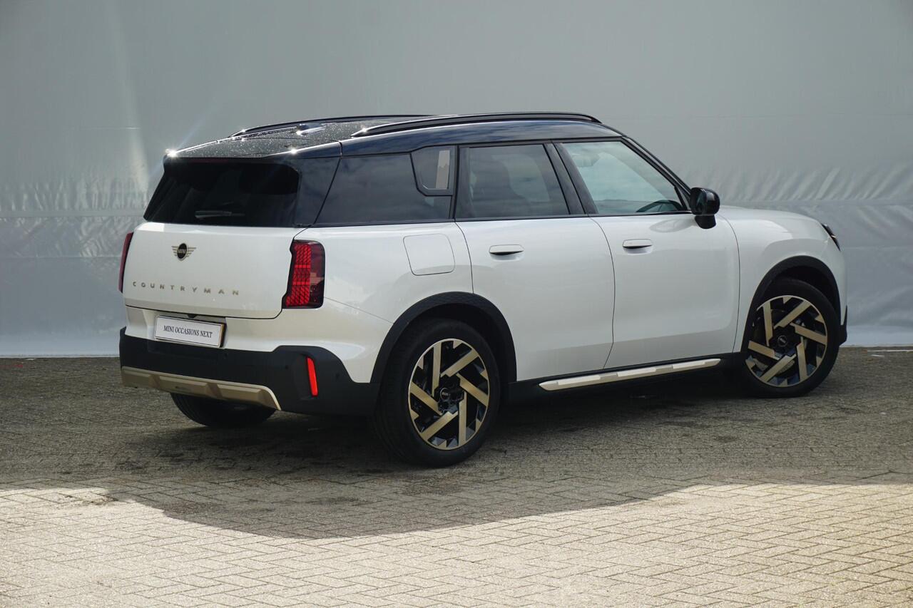 Mini COUNTRYMAN E Favoured Uitvoering | Pano dak / Keyless entry / Head up Display / Leer / Apple carplay