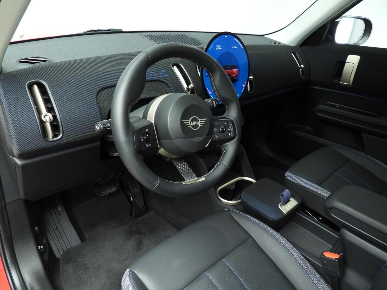 Mini COUNTRYMAN E Classic / Driving assist / LED / Park assist / Stoelverwarming / Alu wielen 18 inch