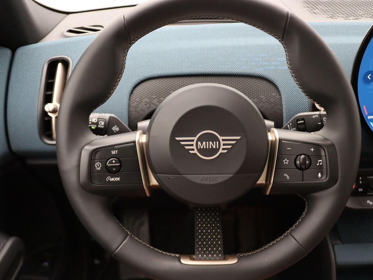 Mini COUNTRYMAN E Favoured + Pakket M + Stuurwielrand Verwarmd + Panoramadak + Driving Assistant + Head-Up Display + 19''