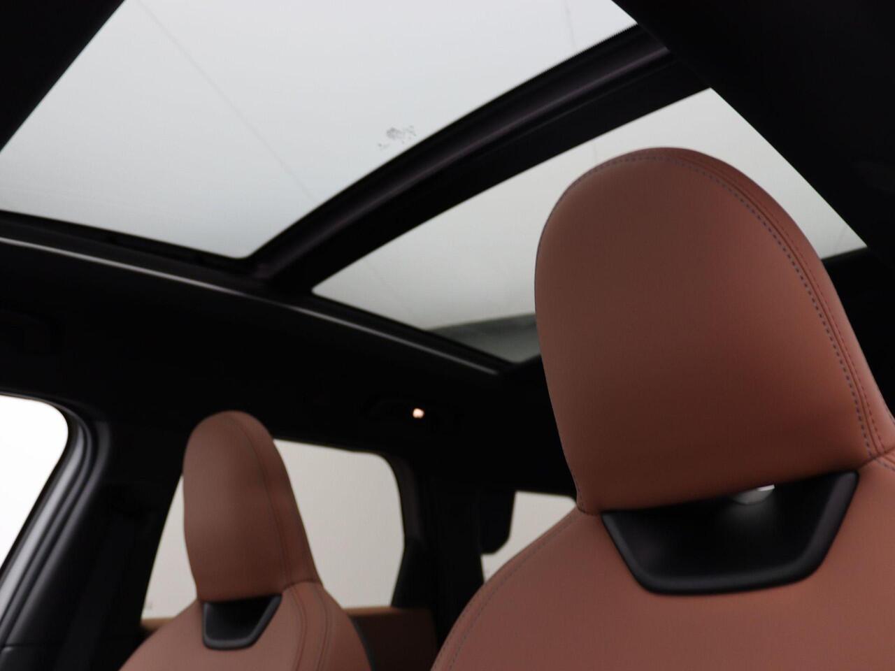 Mini COUNTRYMAN E Favoured + Pakket M + Stuurwielrand Verwarmd + Panoramadak + Driving Assistant + Head-Up Display + 19''