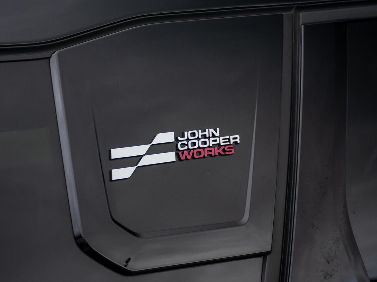 Mini COUNTRYMAN 1.5 C John Cooper Works | XL Package | Schuif-/kantel Pano | Head-Up | Massage | Stuurwiel verwarming | 20" | Harman Kardon | Trekhaak | Verstelbare achterbank | JCW