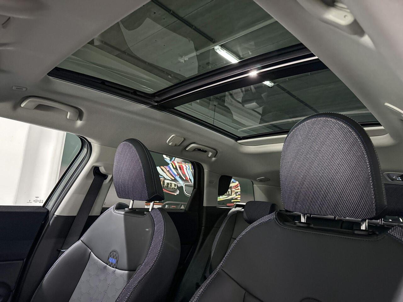 Mini COUNTRYMAN E | Classic Uitvoering | Pakket M | 19" JCW Runway Spoke Jet Black | Selections