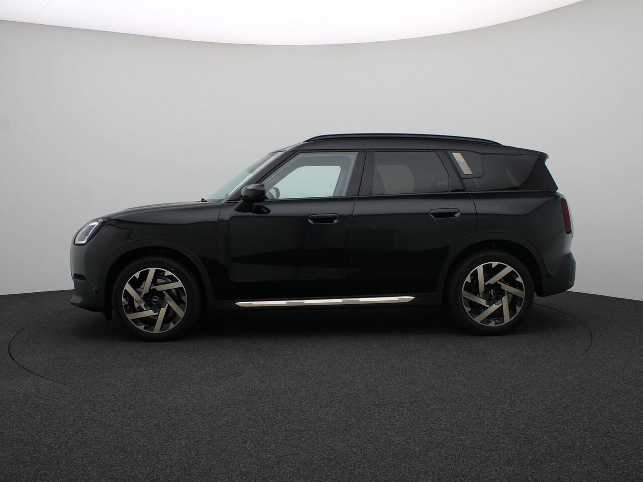 Mini COUNTRYMAN C Favoured Trim + Pakket L + Panorama dak + Harman Kardon + Camera + Led + 19''