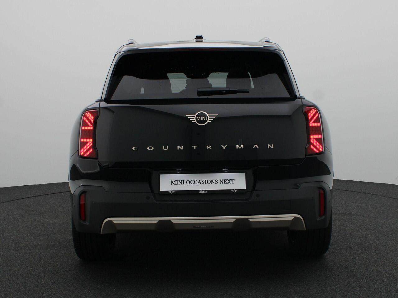 Mini COUNTRYMAN C Favoured Trim + Pakket L + Panorama dak + Harman Kardon + Camera + Led + 19''