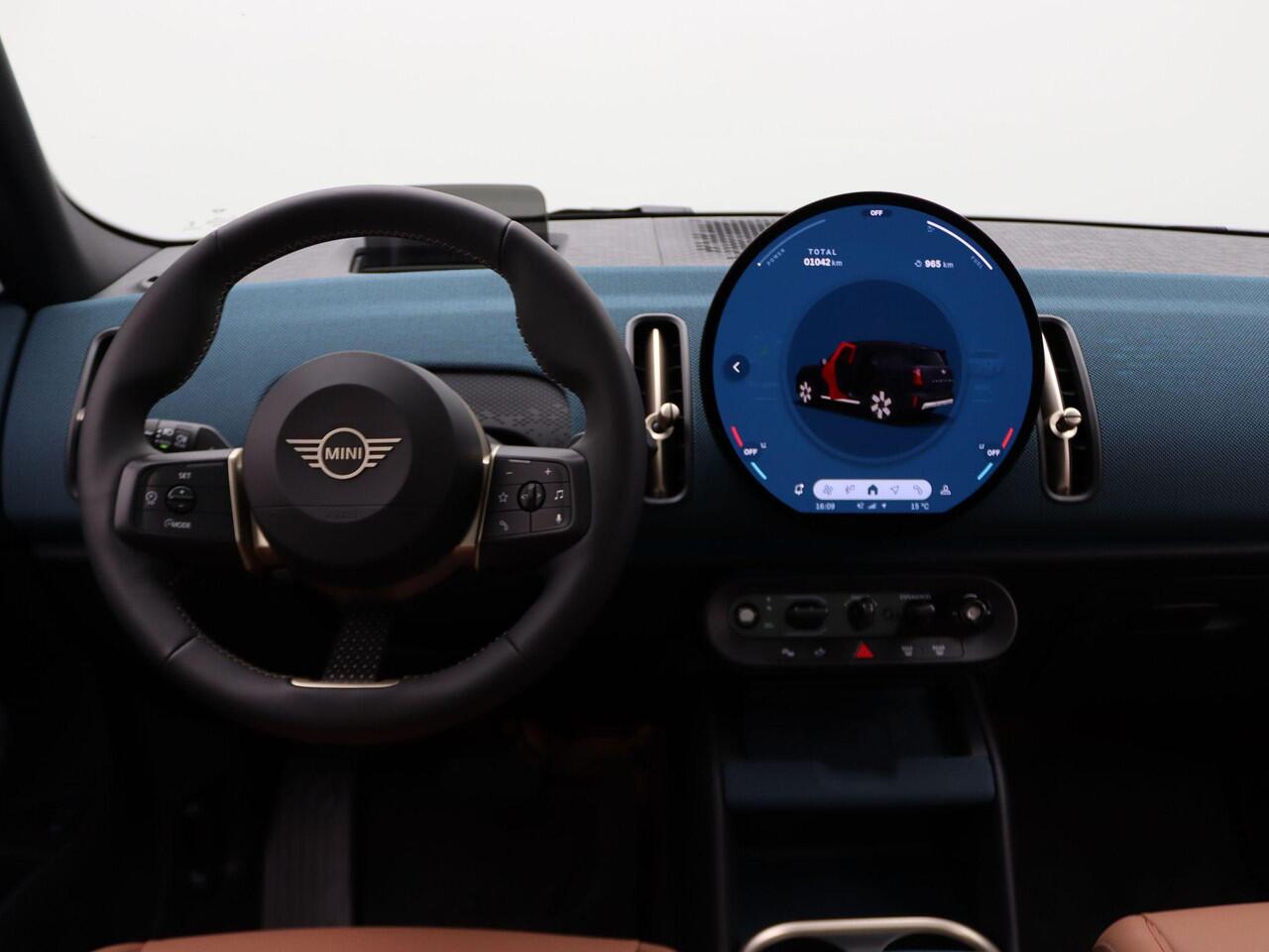 Mini COUNTRYMAN C Favoured Trim + Pakket L + Panorama dak + Harman Kardon + Camera + Led + 19''