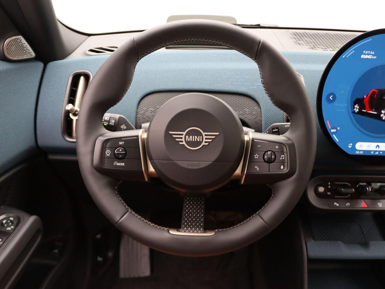 Mini COUNTRYMAN C Favoured Trim + Pakket L + Panorama dak + Harman Kardon + Camera + Led + 19''