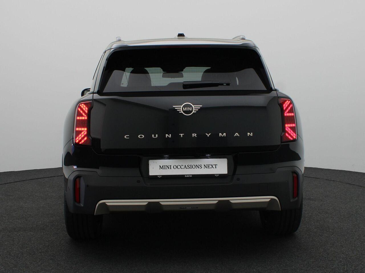 Mini COUNTRYMAN C Favoured Trim + Pakket L + Panorama dak + Harman Kardon + Camera + 19''