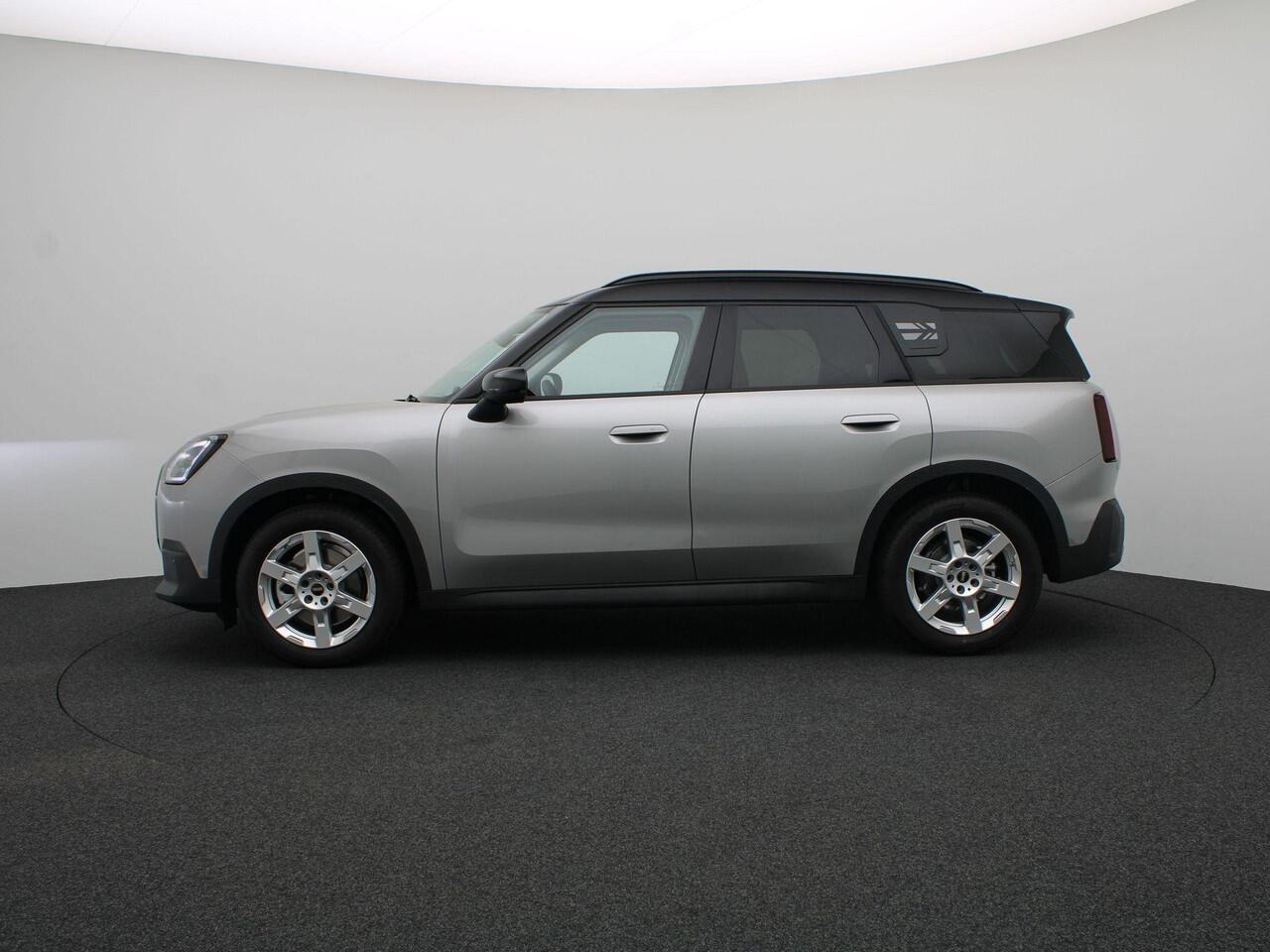 Mini COUNTRYMAN Favoured Pakket M + Glazen panoramadak + Parking Assistant + Driving Assistant + Comfort Access + 18'' + Led