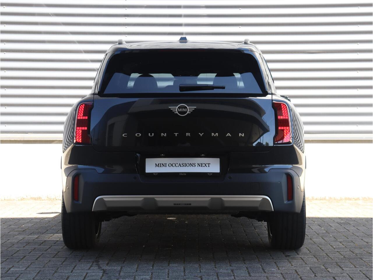 Mini COUNTRYMAN C | Favoured Trim + Pakket L + Panodak + Head-Up + Driving Assistant Plus + Parking Assistant Plus + Harman Kardon + 19'' LMV