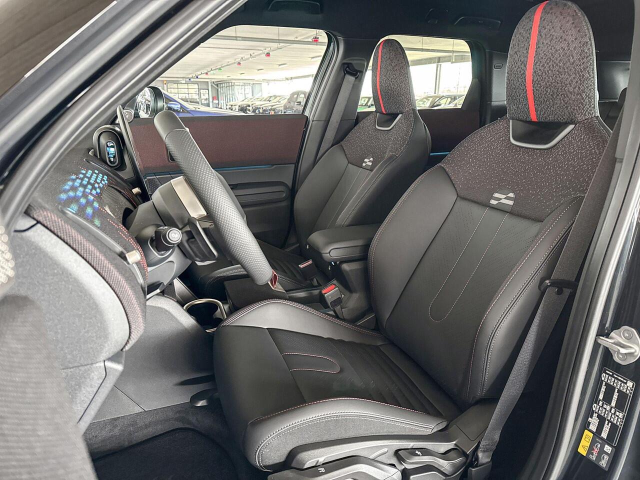 Mini COUNTRYMAN Electric E John Cooper Works M 66.5 kWh | Pakket M | Dak en spiegelkappen in Jetblack