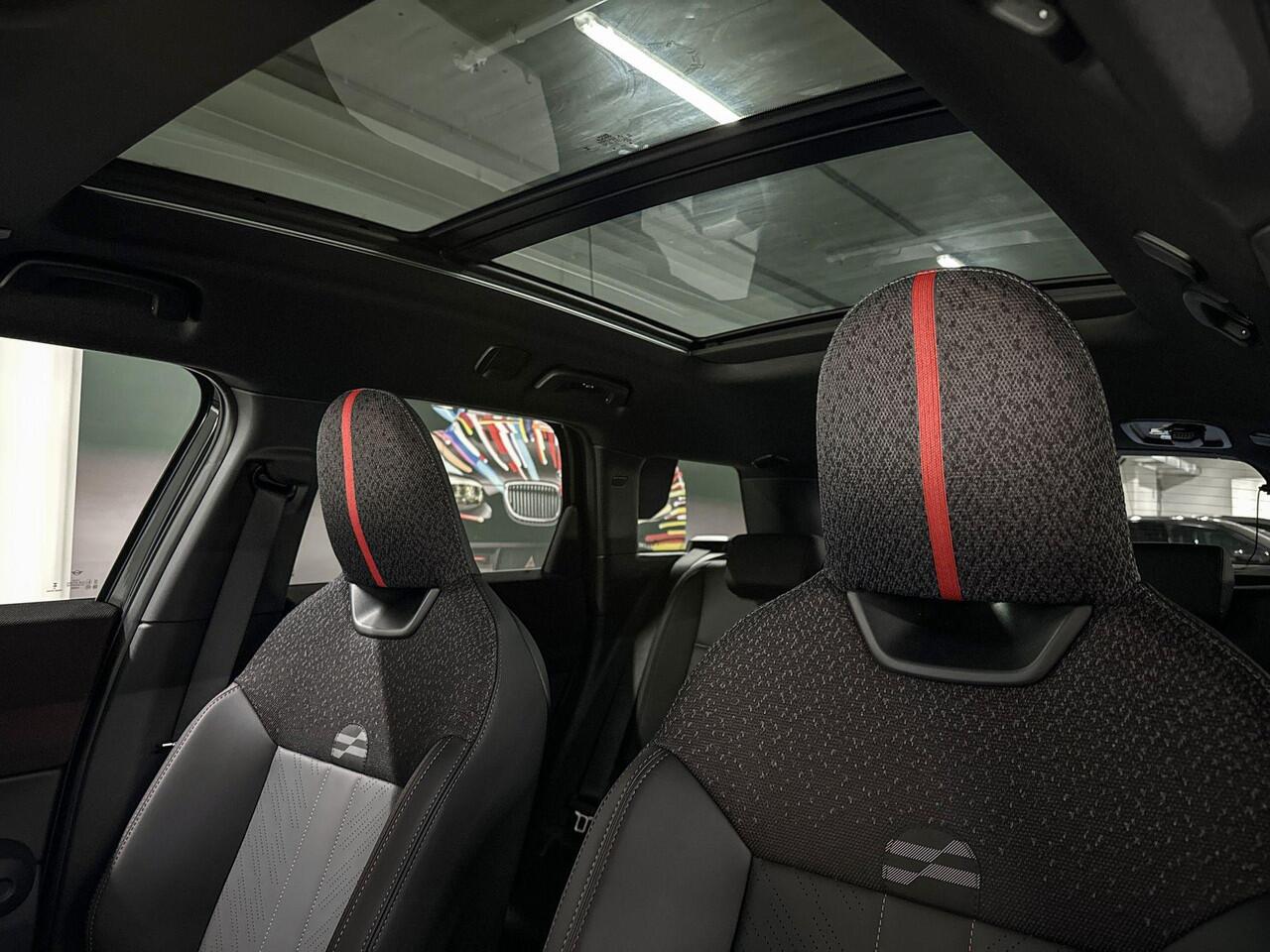 Mini COUNTRYMAN C | John Cooper Works Uitvoering | Pakket M | 19" Runway Spoke Jet Black | Selections