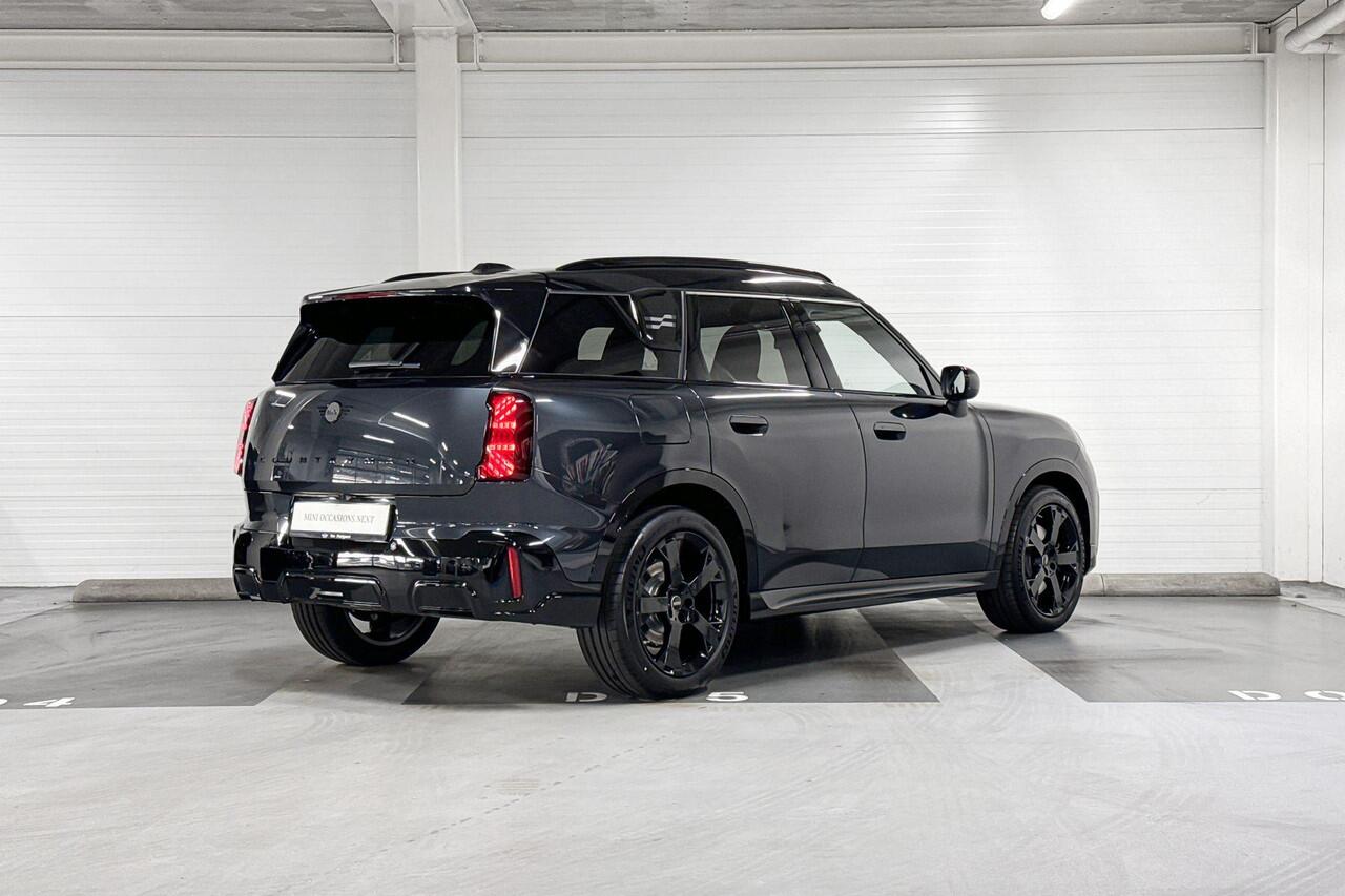 Mini COUNTRYMAN C | John Cooper Works Uitvoering | Pakket M | 19" Runway Spoke Jet Black | Selections