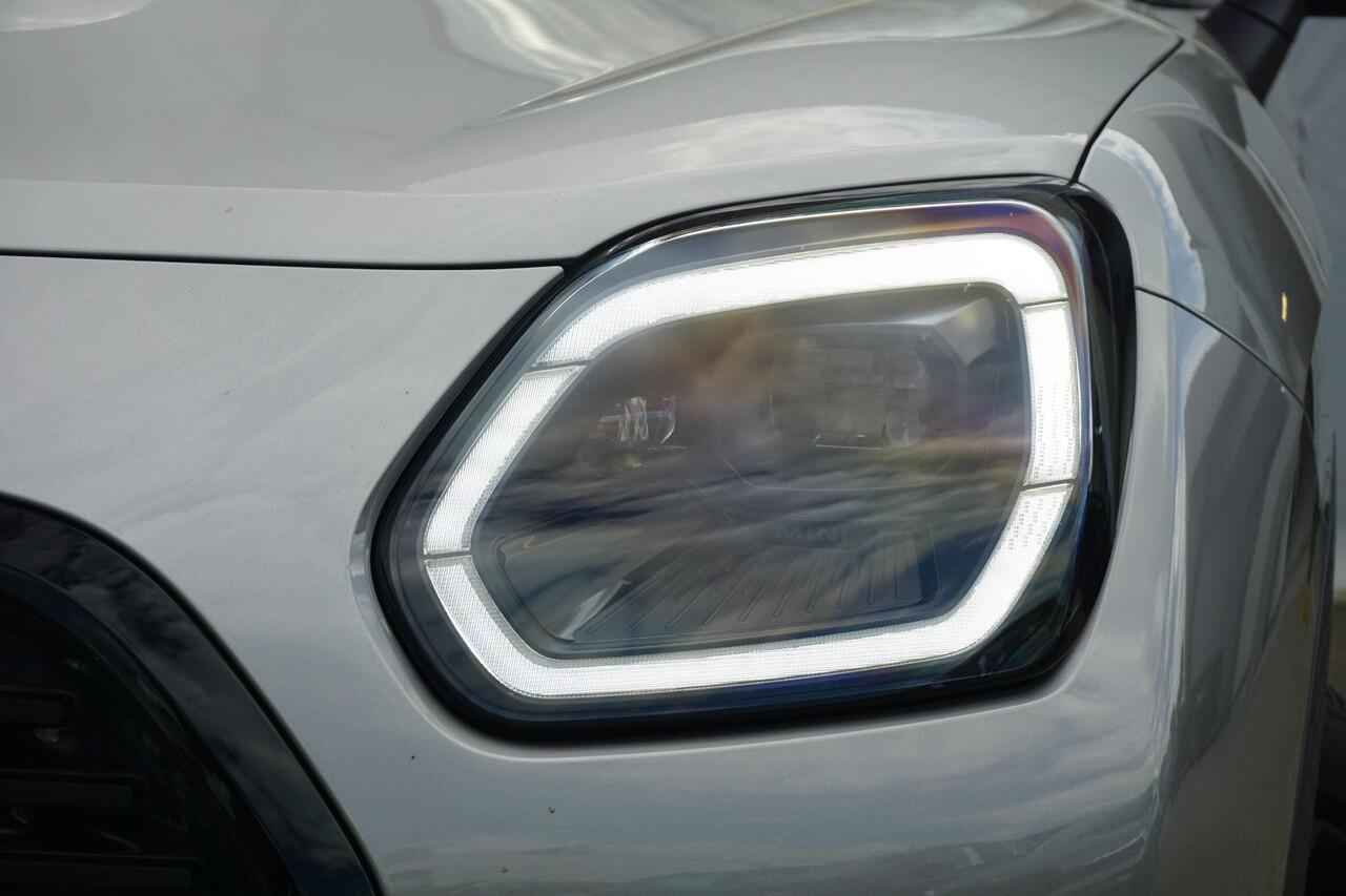 Mini COUNTRYMAN C / Classic Uitvoering / Pakket L / 19'' LM Velgen /