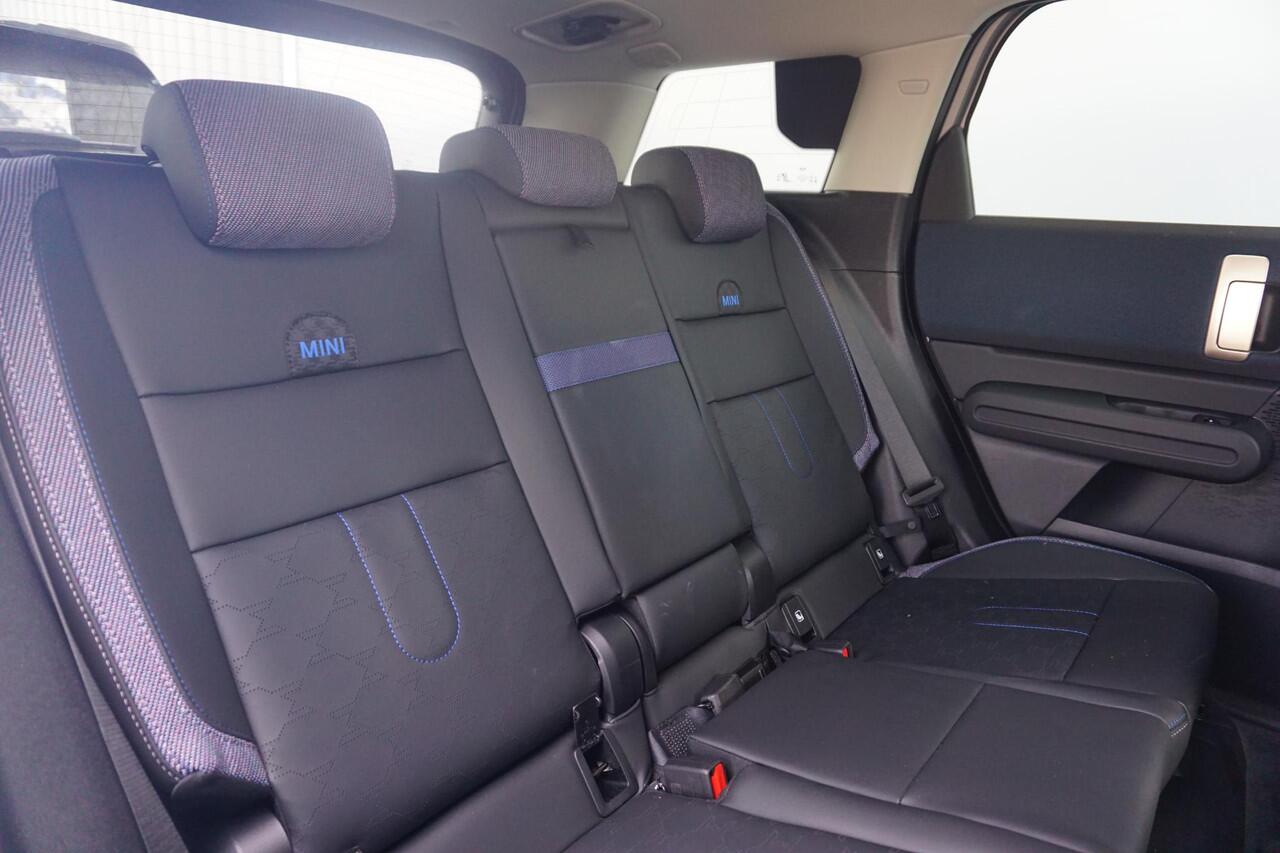 Mini COUNTRYMAN C / Classic Uitvoering / Pakket L / 19'' LM Velgen /