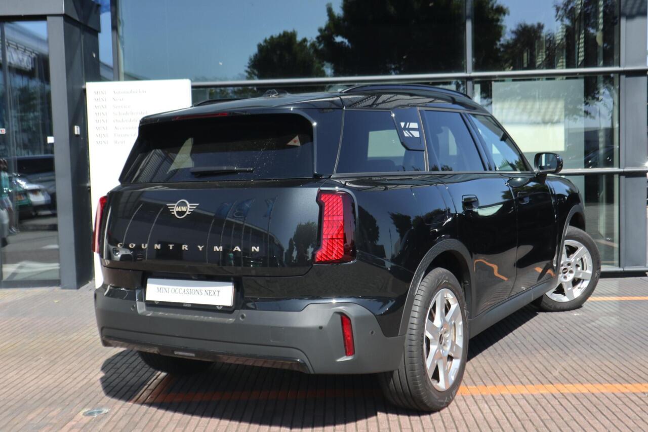 Mini COUNTRYMAN C | Classic Uitvoering | Pakket M | Stoel- en Stuurverwarming | Comfort Access | Panorama Dak | Trekhaak | Head-Up